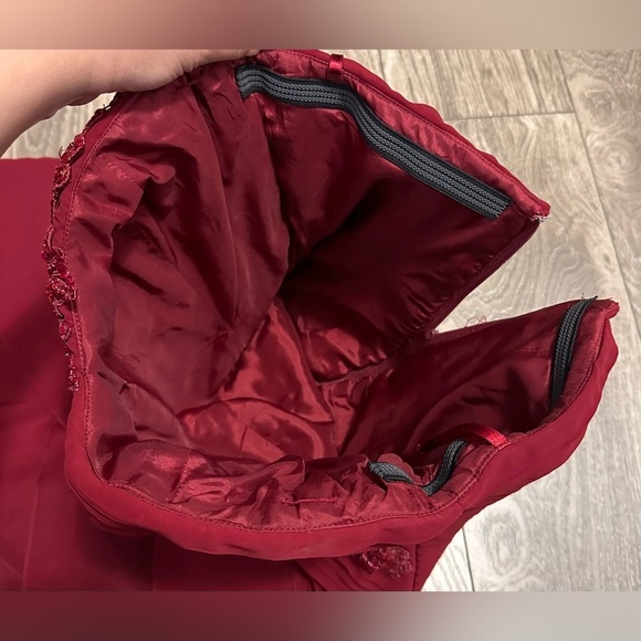 👗Elegant Burgundy Chiffon Layered Formal Gown with Silk Lining -👗 - Picture 14 of 15
